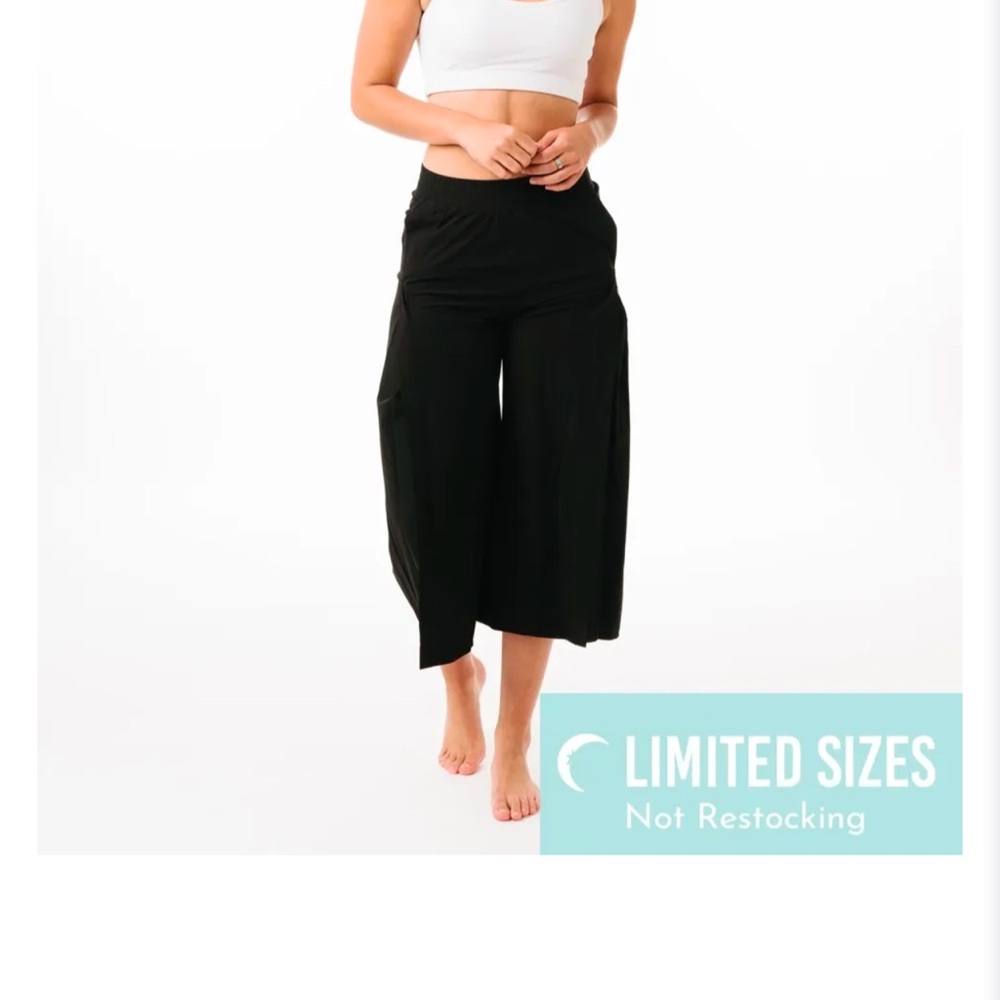 ZYIA Active Black Work Flow Capris